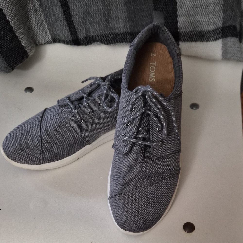 TOMS Women's Gray Lace-Up Sneakers